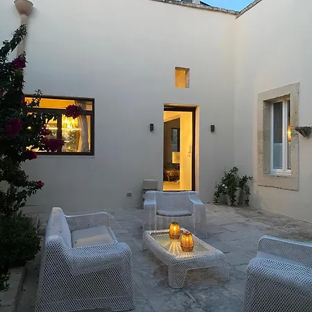 Antica Casa A Corte In Paese Vernole