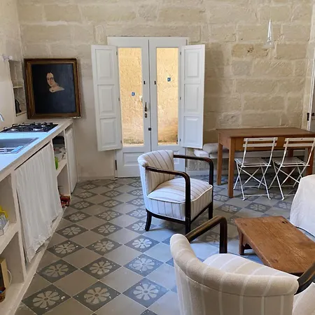 Antica Casa A Corte In Paese * Vernole